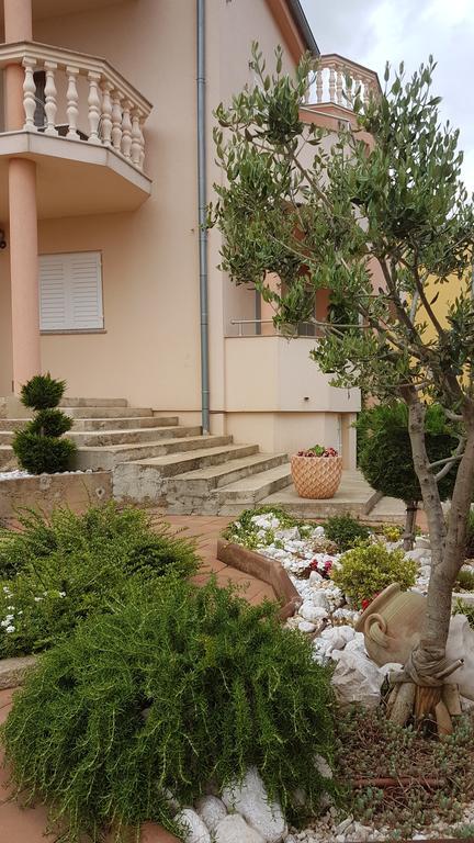 Apartments Suzana Novi Vinodolski Exterior foto
